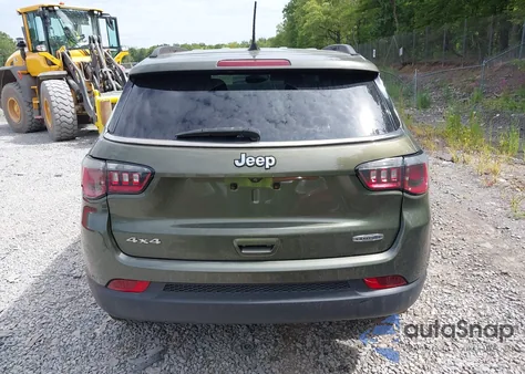 2017 Jeep Compass Latitude 4X4 из США, поврежденный, VIN 3C4NJDBBXHT664409